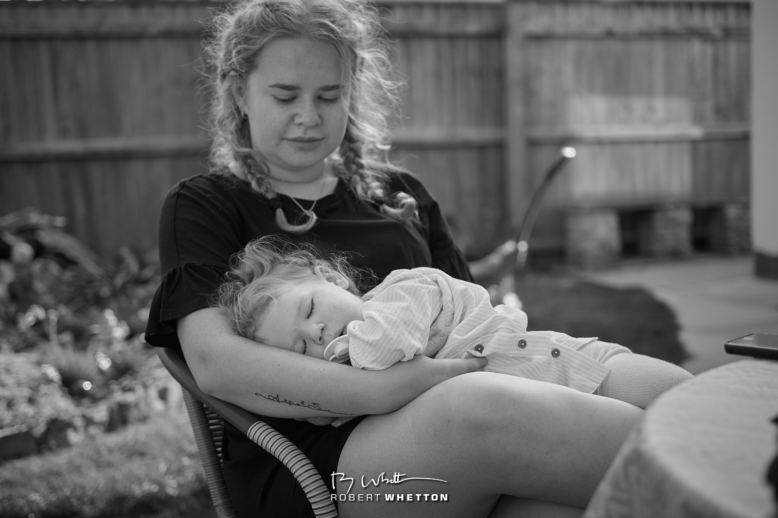 IMAGE: https://photographs.rjwhetton.co.uk/forums/Stevie-2yrs-Aug-22-173239-6297-7D-Mark-II.jpg