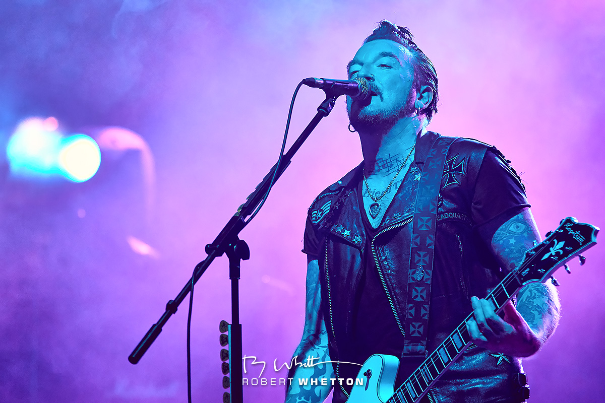 IMAGE: https://photographs.rjwhetton.co.uk/forums/The-Wildhearts-Jun-222111-26087D.jpg